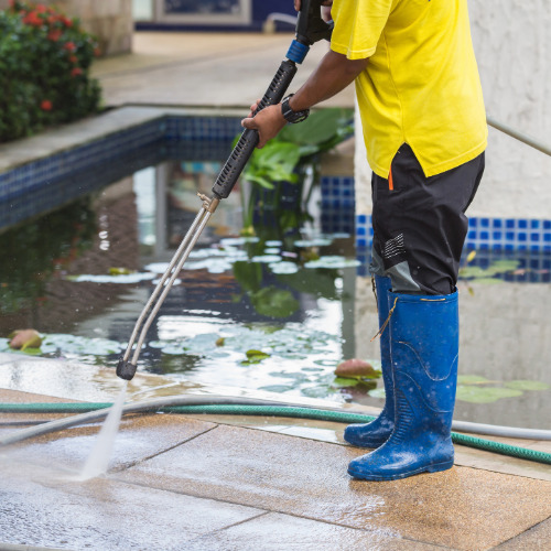 pressure-cleaning-services Professional cleaner cleaning a commercial office